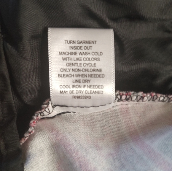 𝅺New York & Company Cropped Black Pants with Paisley Floral Design Sz.4 - Picture 7 of 7